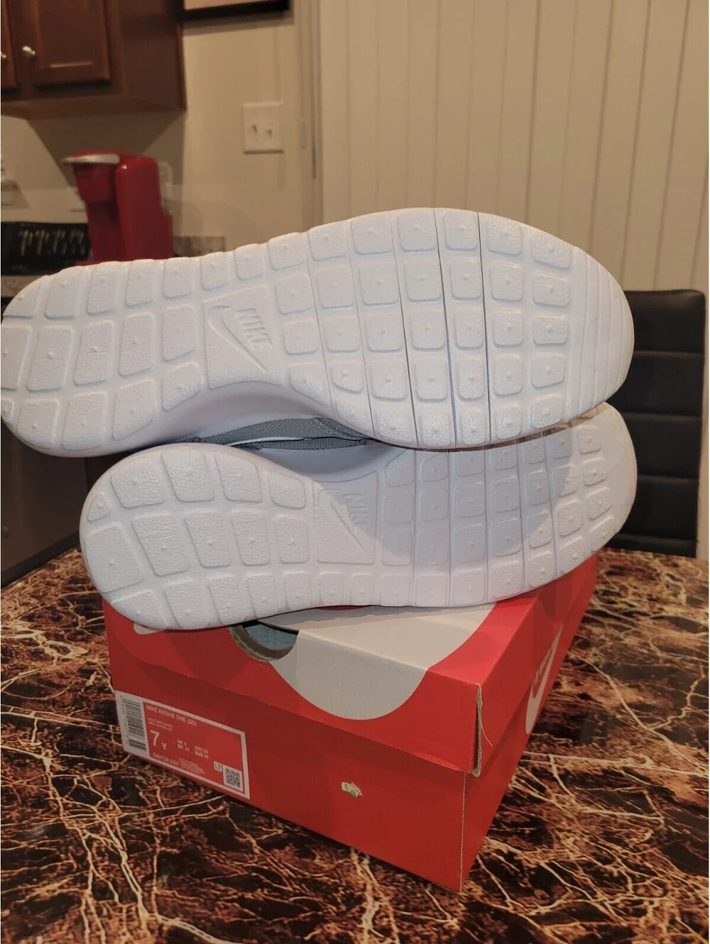 Nike Roshe One (GS)- Size 7y